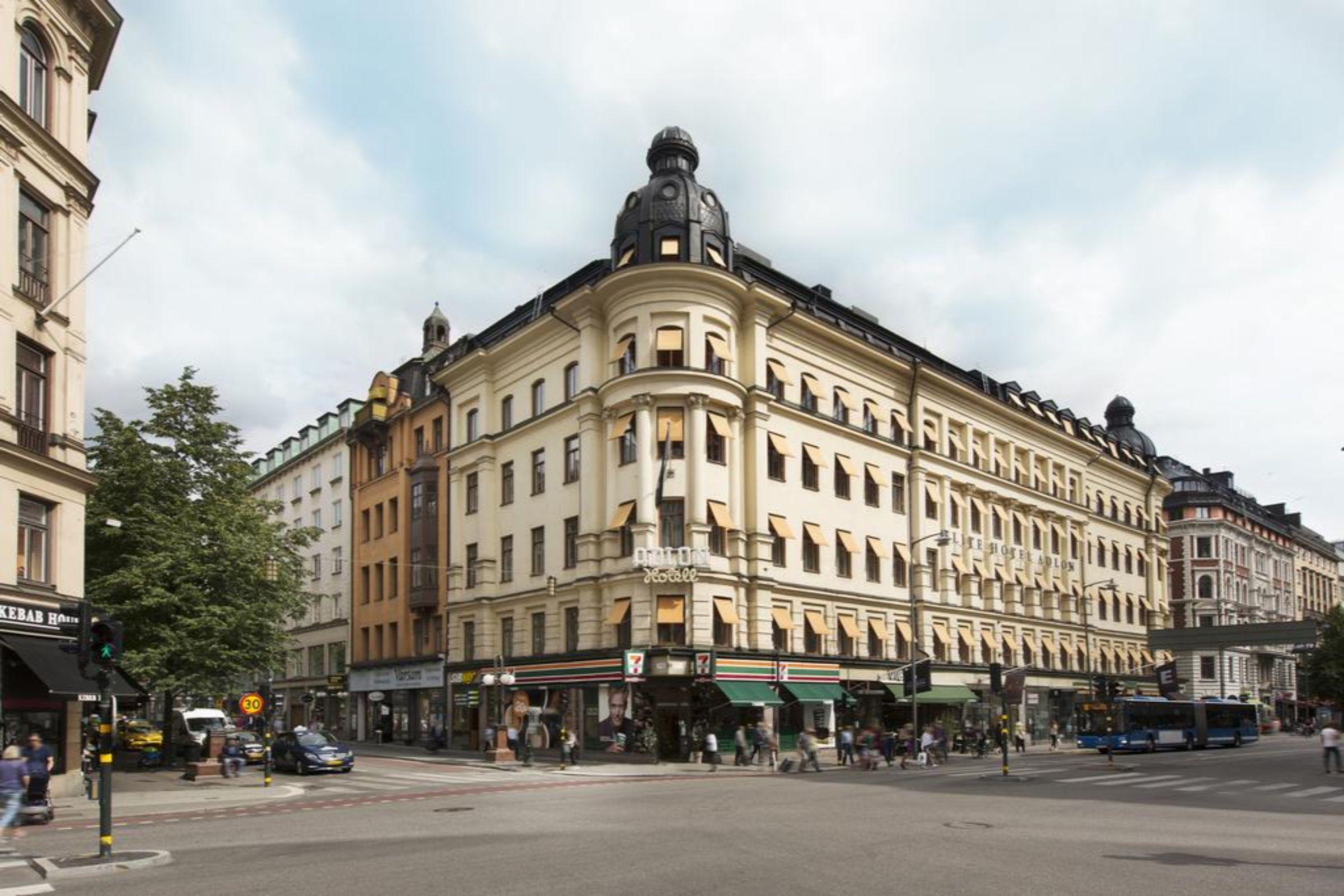 Elite Adlon Hotel 4*